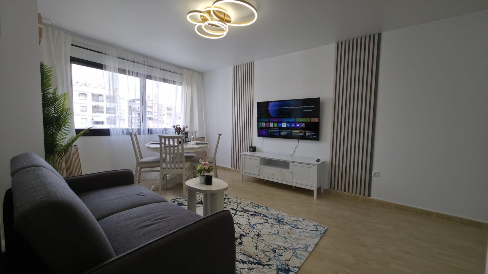 For sale - 3 Bedroom 2 Bathroom Apartment in Torrevieja - Torrevieja  - Alicante