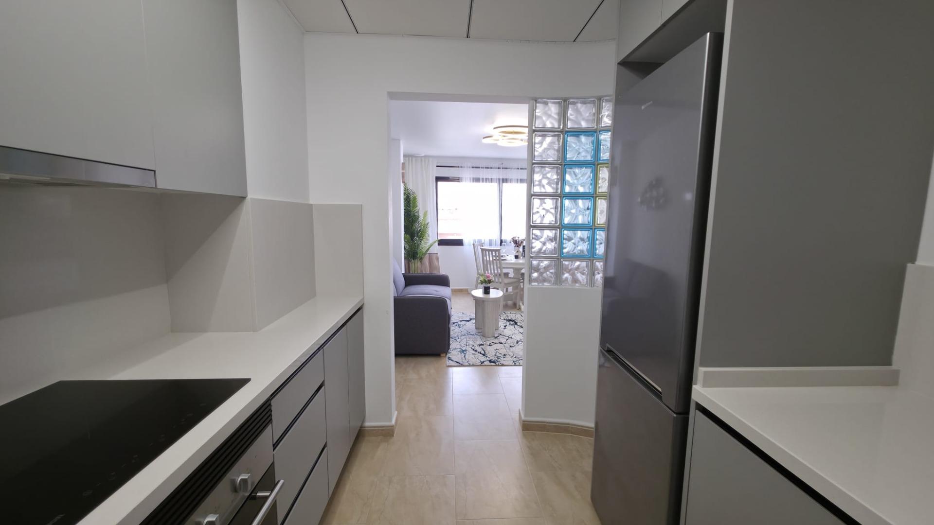 For sale - 3 Bedroom 2 Bathroom Apartment in Torrevieja - Torrevieja  - Alicante