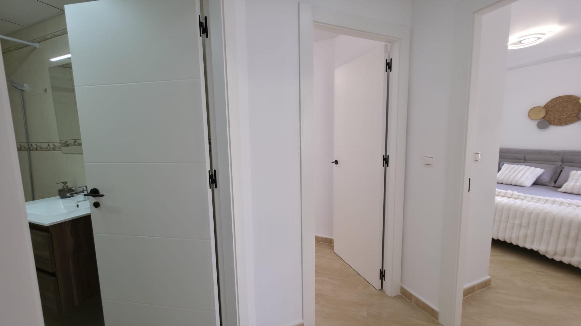 For sale - 3 Bedroom 2 Bathroom Apartment in Torrevieja - Torrevieja  - Alicante