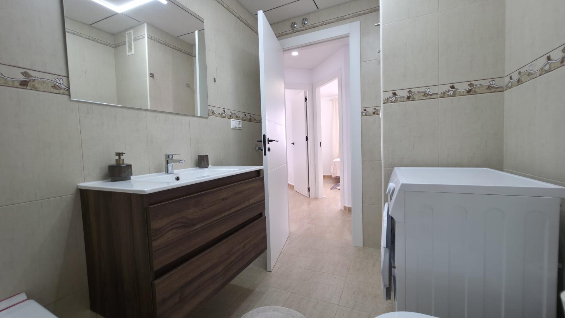 For sale - 3 Bedroom 2 Bathroom Apartment in Torrevieja - Torrevieja  - Alicante