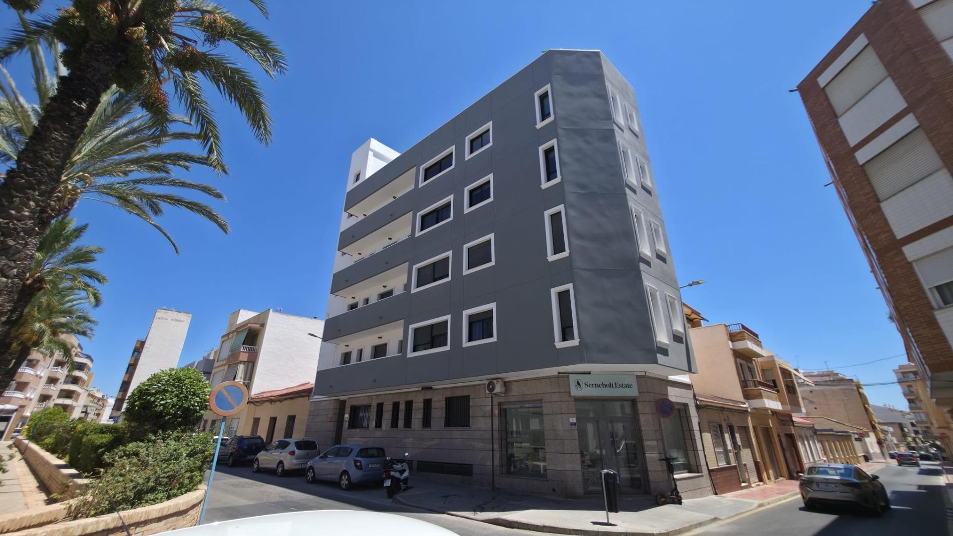 For sale - 3 Bedroom 2 Bathroom Apartment in Torrevieja - Torrevieja  - Alicante