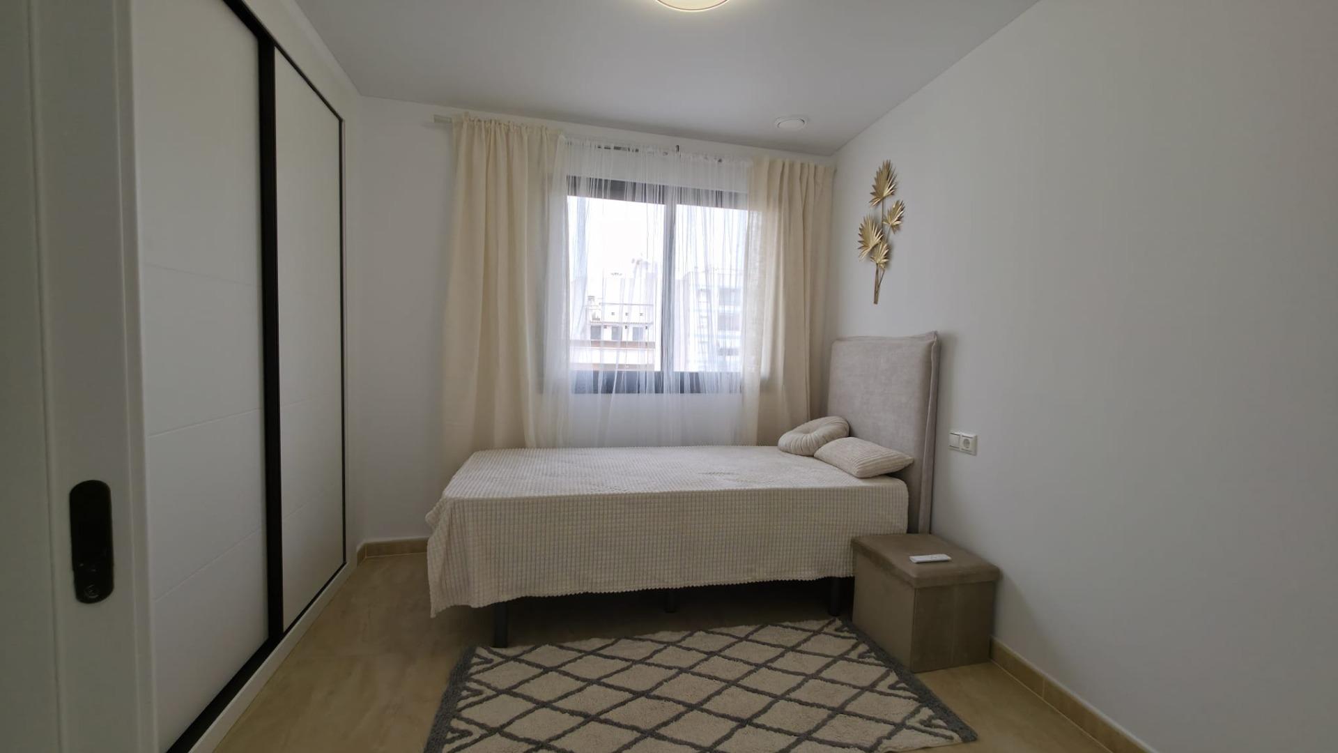 For sale - 3 Bedroom 2 Bathroom Apartment in Torrevieja - Torrevieja  - Alicante
