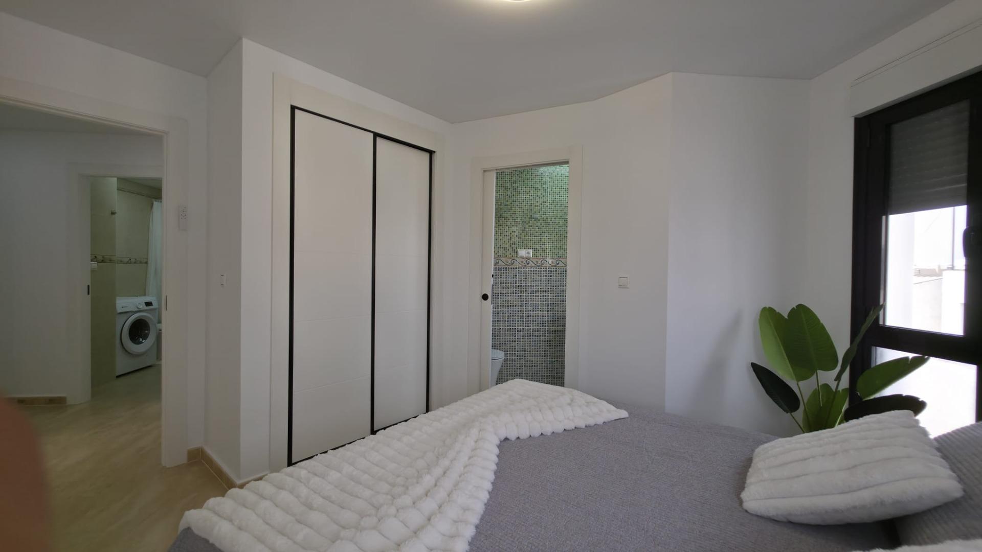 For sale - 3 Bedroom 2 Bathroom Apartment in Torrevieja - Torrevieja  - Alicante