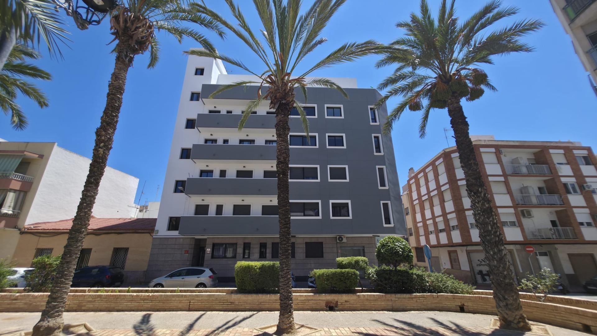 For sale - 3 Bedroom 2 Bathroom Apartment in Torrevieja - Torrevieja  - Alicante