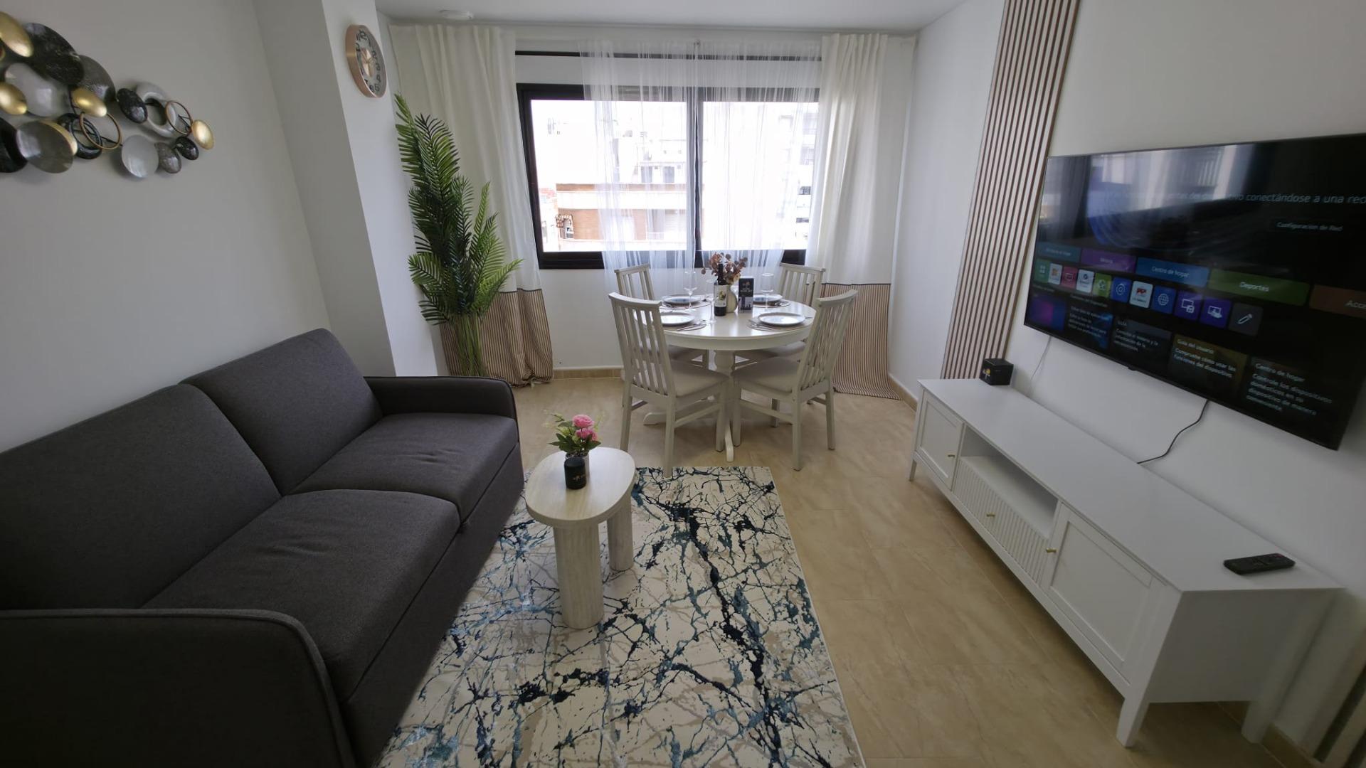 For sale - 3 Bedroom 2 Bathroom Apartment in Torrevieja - Torrevieja  - Alicante
