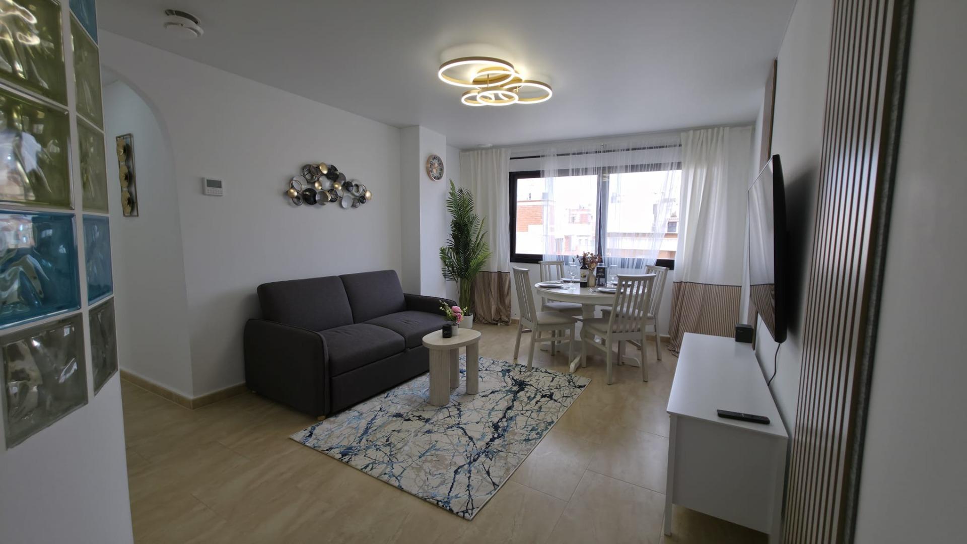 For sale - 3 Bedroom 2 Bathroom Apartment in Torrevieja - Torrevieja  - Alicante