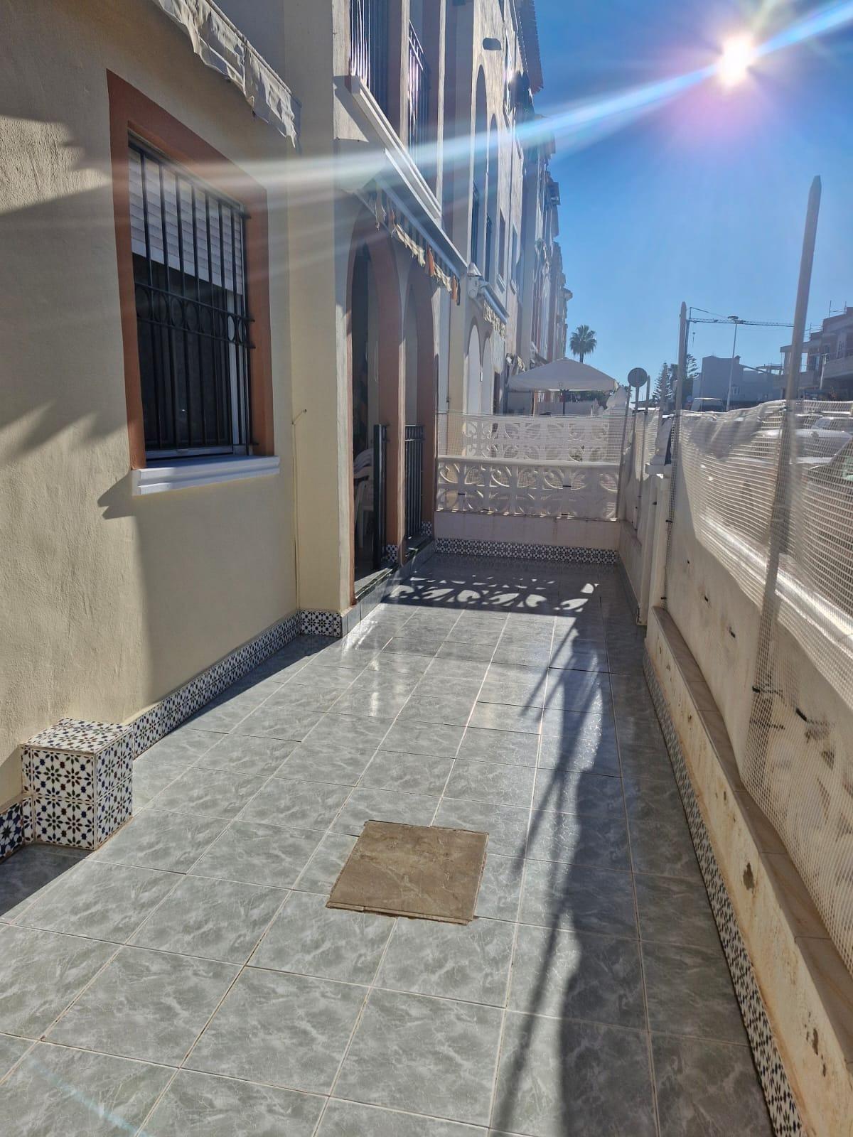 For sale - 2 Bedroom 1 Bathroom Bungalow in Torrevieja - Playa De Los Naufragos  - Alicante