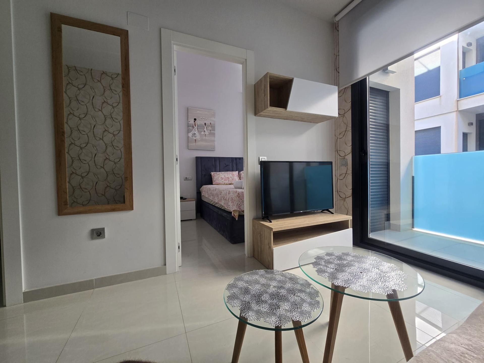 For sale - 2 Bedroom 1 Bathroom Apartment in Torrevieja - Estacion De Autobuses  - Alicante