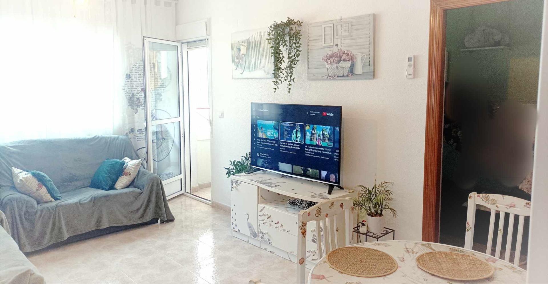For sale - 2 Bedroom 1 Bathroom Apartment in Torrevieja - Centro  - Alicante