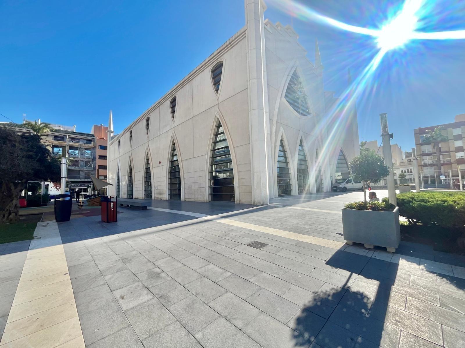 For sale - 4 Bedroom 2 Bathroom Apartment in Torrevieja - Centro  - Alicante