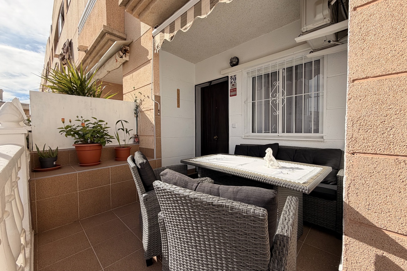For sale - 2 Bedroom 1 Bathroom Apartment in Torrevieja - Urb. Calas Blancas III  - Alicante
