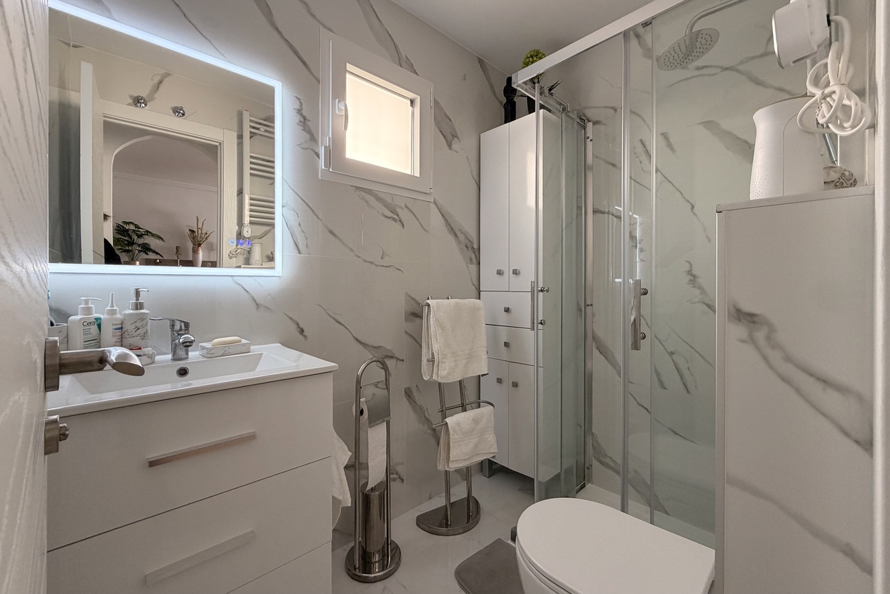 For sale - 2 Bedroom 1 Bathroom Apartment in Torrevieja - Urb. Calas Blancas III  - Alicante