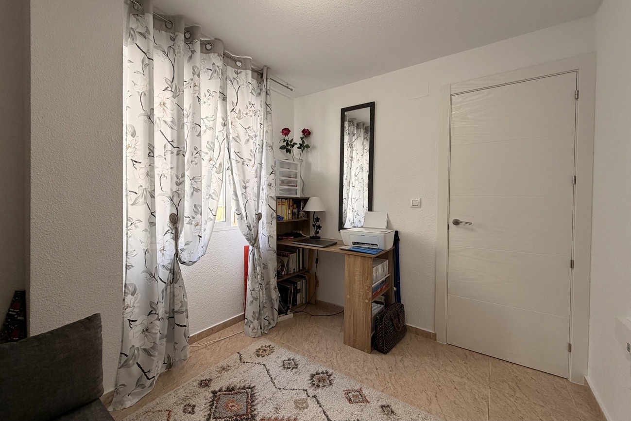 For sale - 2 Bedroom 1 Bathroom Apartment in Torrevieja - Urb. Calas Blancas III  - Alicante