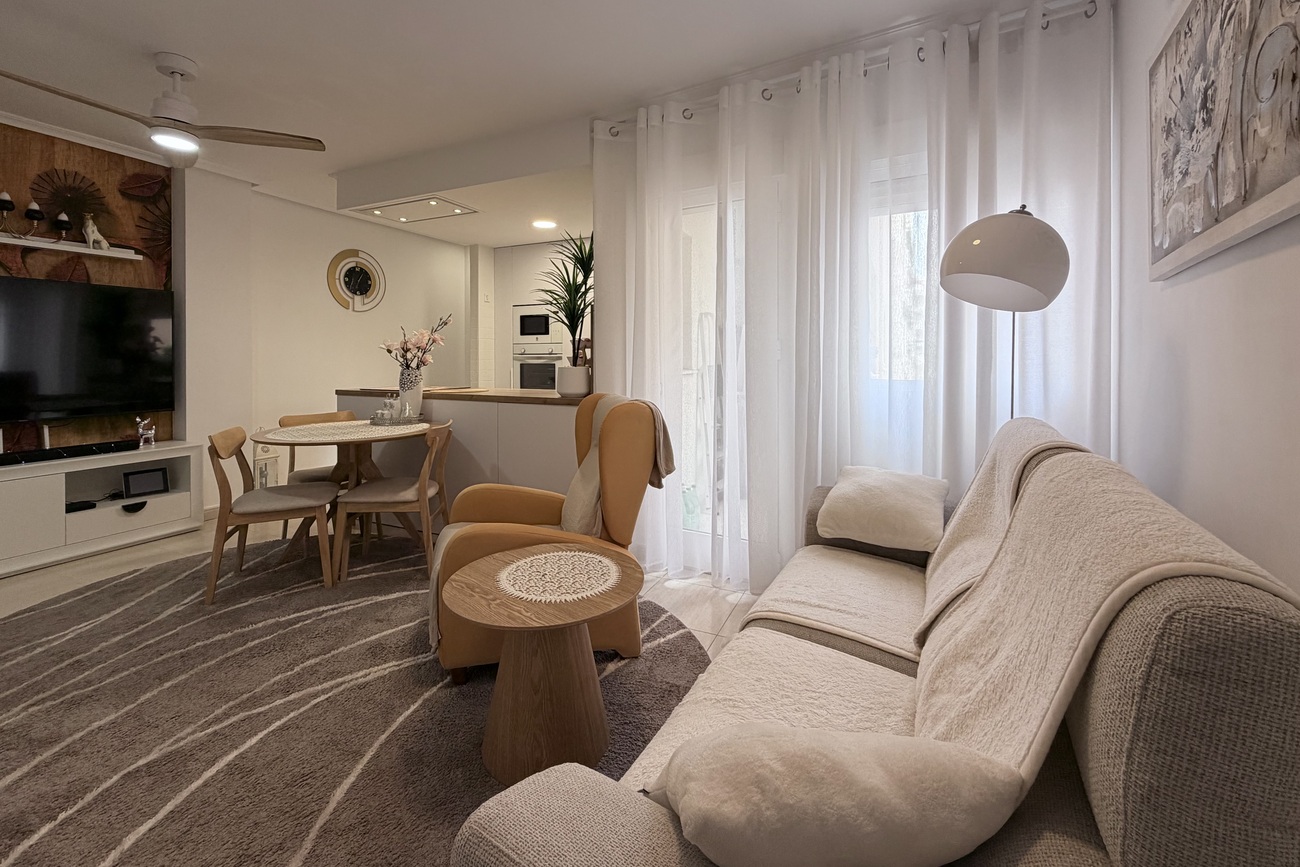For sale - 3 Bedroom 2 Bathroom Apartment in Torrevieja - Costa Blanca  - Alicante