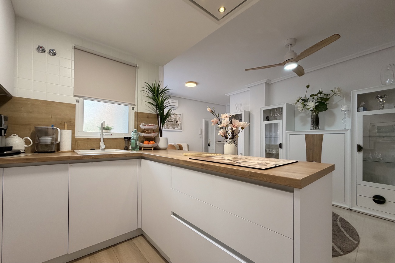 For sale - 3 Bedroom 2 Bathroom Apartment in Torrevieja - Costa Blanca  - Alicante