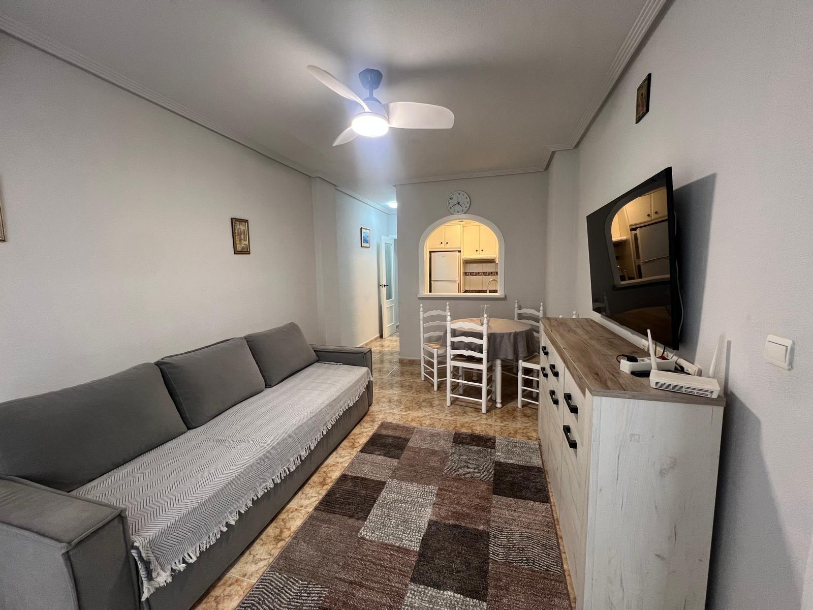 For sale - 2 Bedroom 1 Bathroom Apartment in Torrevieja - Centro  - Alicante