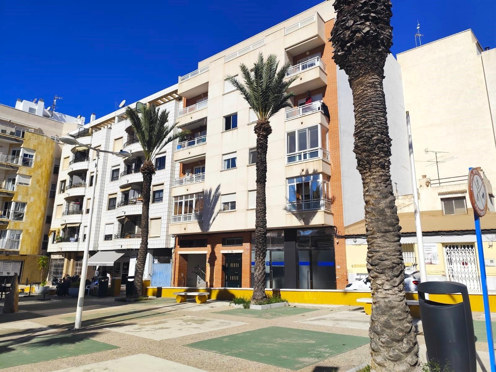 For sale - 2 Bedroom 1 Bathroom Apartment in Torrevieja - Centro  - Alicante