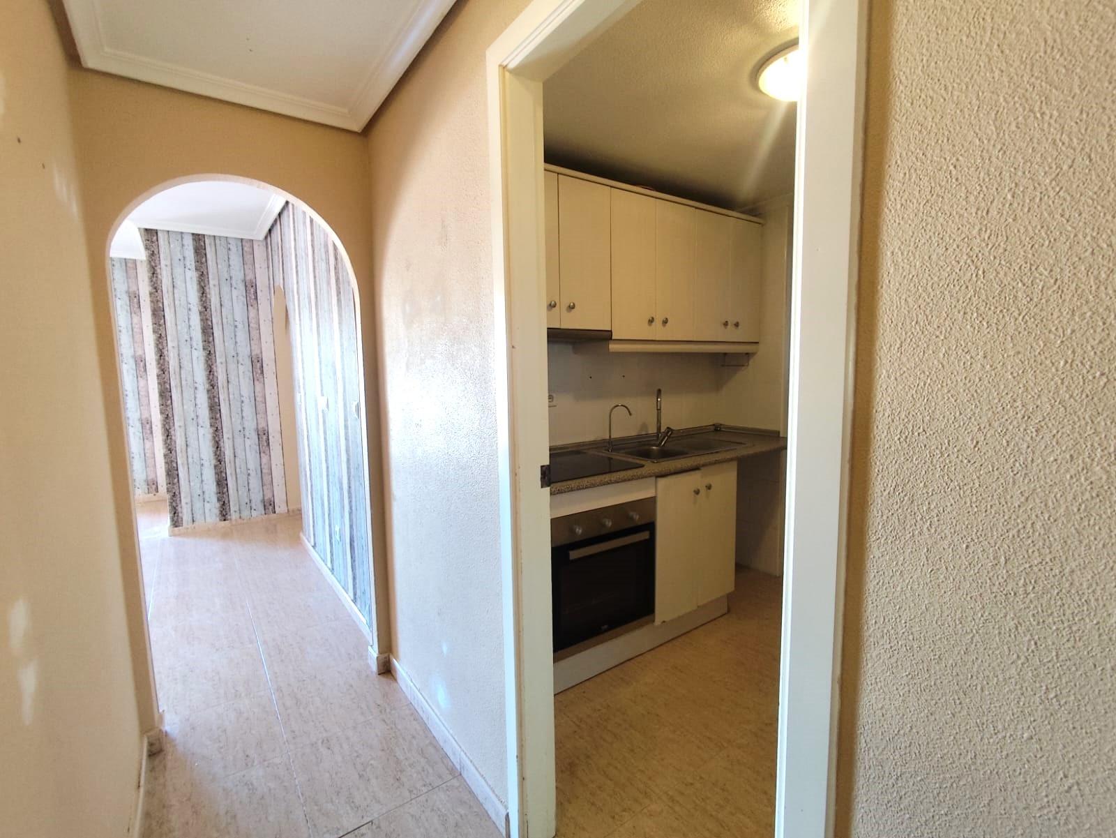 For sale - 2 Bedroom 1 Bathroom Apartment in Torrevieja - Centro  - Alicante