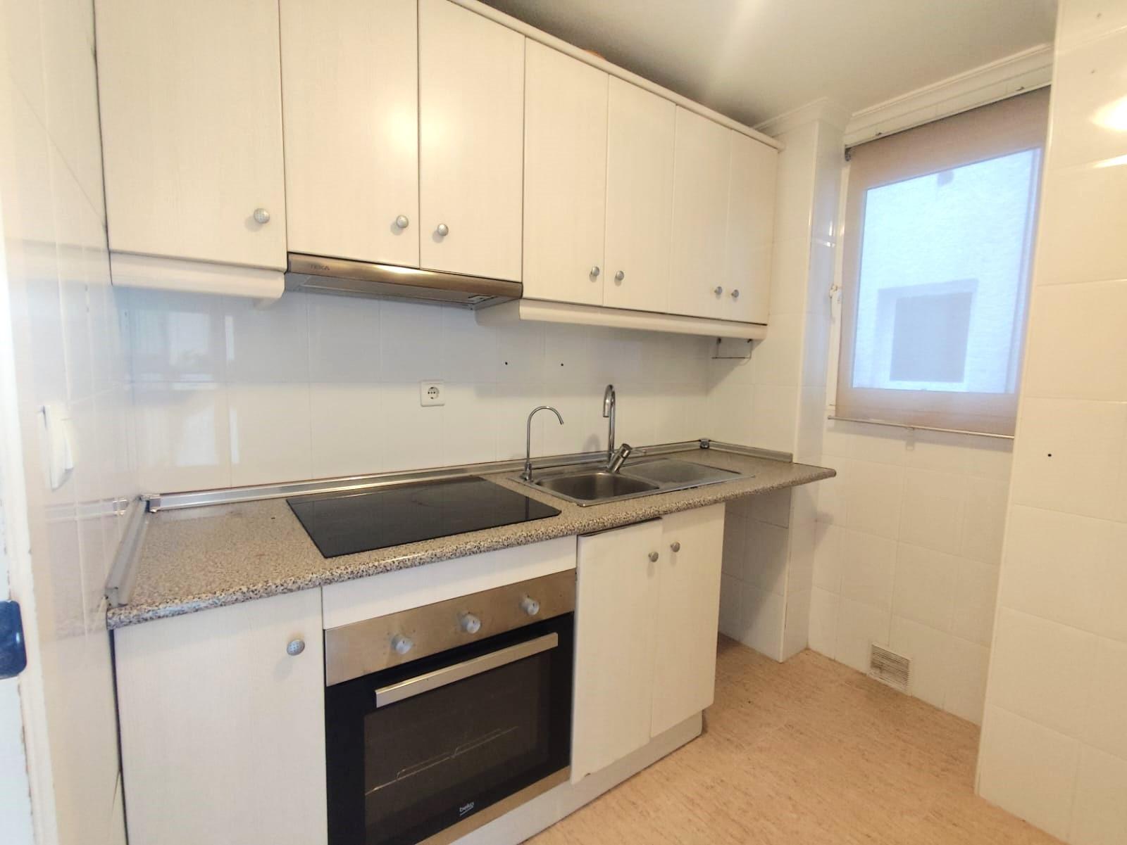 For sale - 2 Bedroom 1 Bathroom Apartment in Torrevieja - Centro  - Alicante
