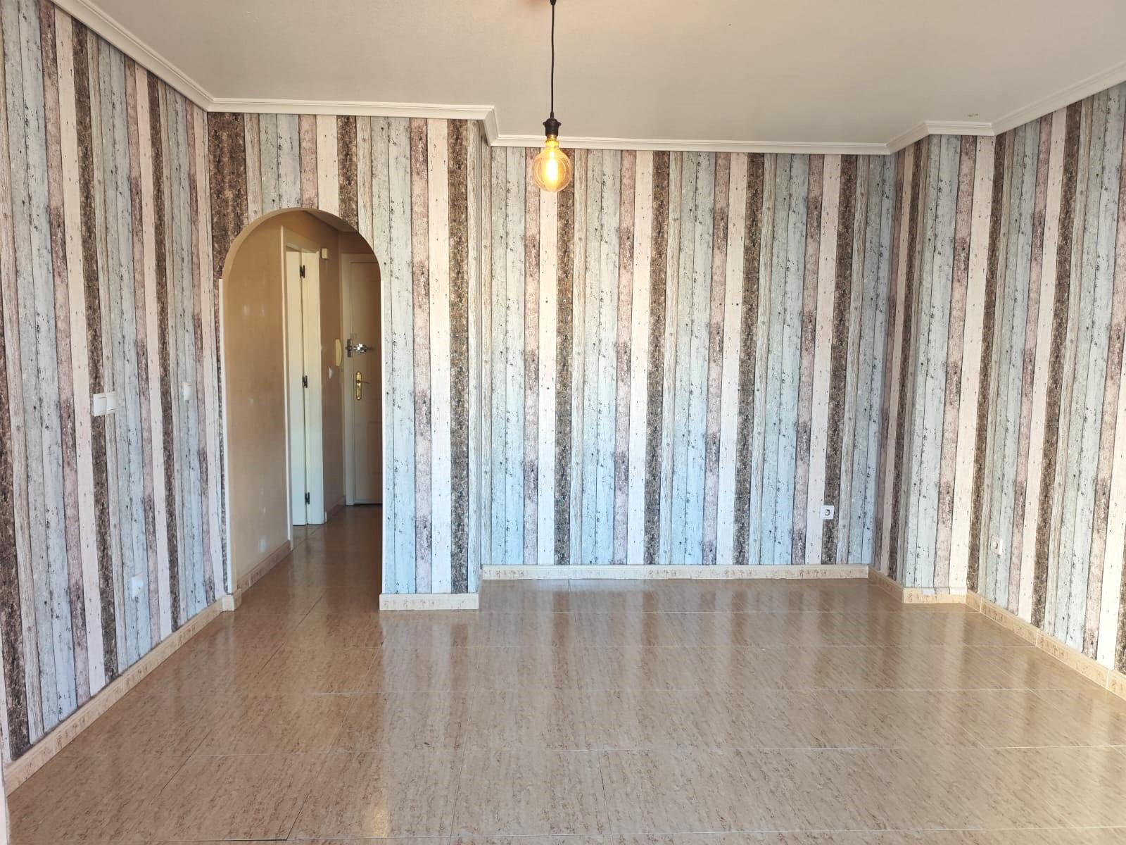 For sale - 2 Bedroom 1 Bathroom Apartment in Torrevieja - Centro  - Alicante