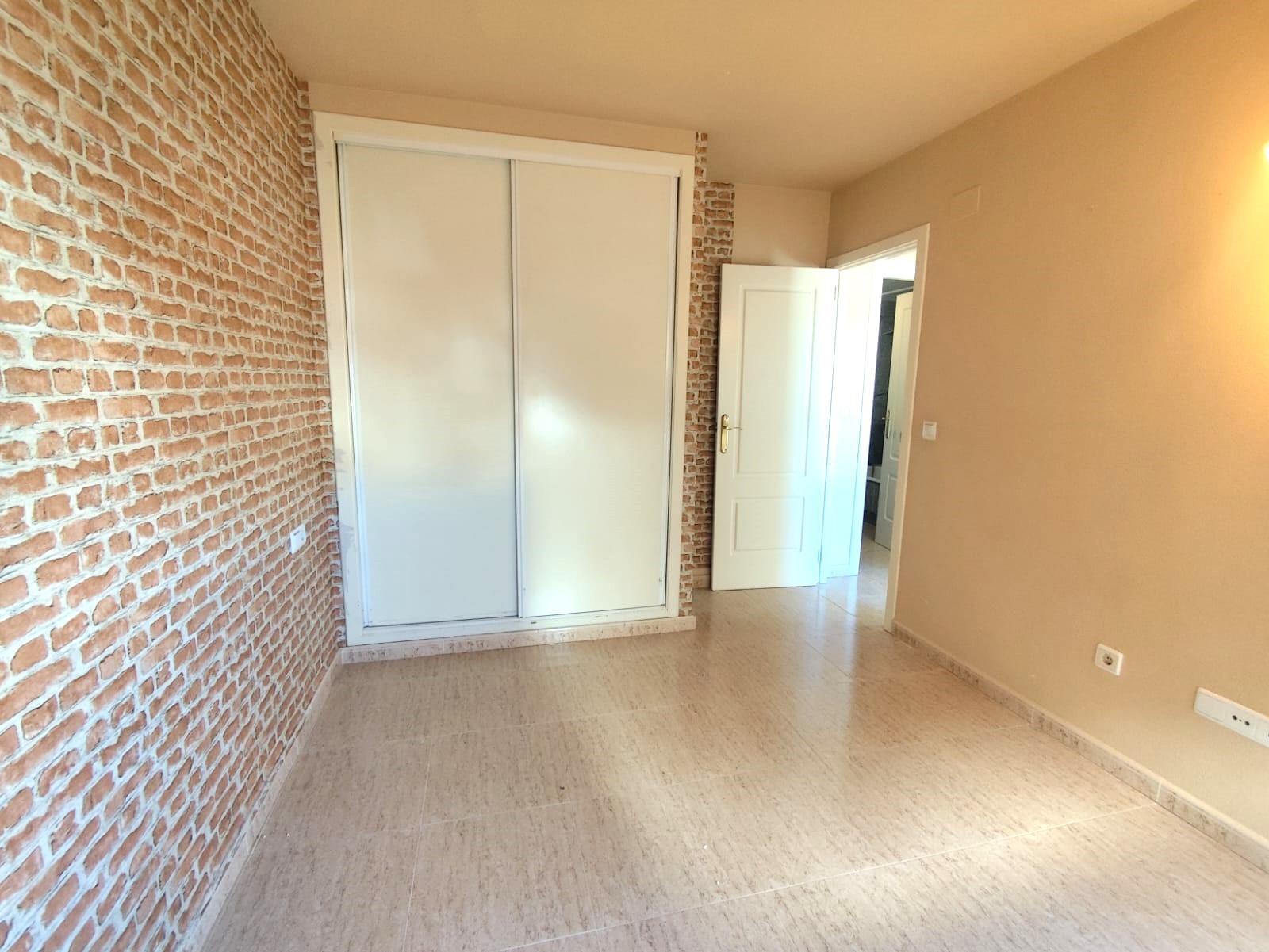 For sale - 2 Bedroom 1 Bathroom Apartment in Torrevieja - Centro  - Alicante