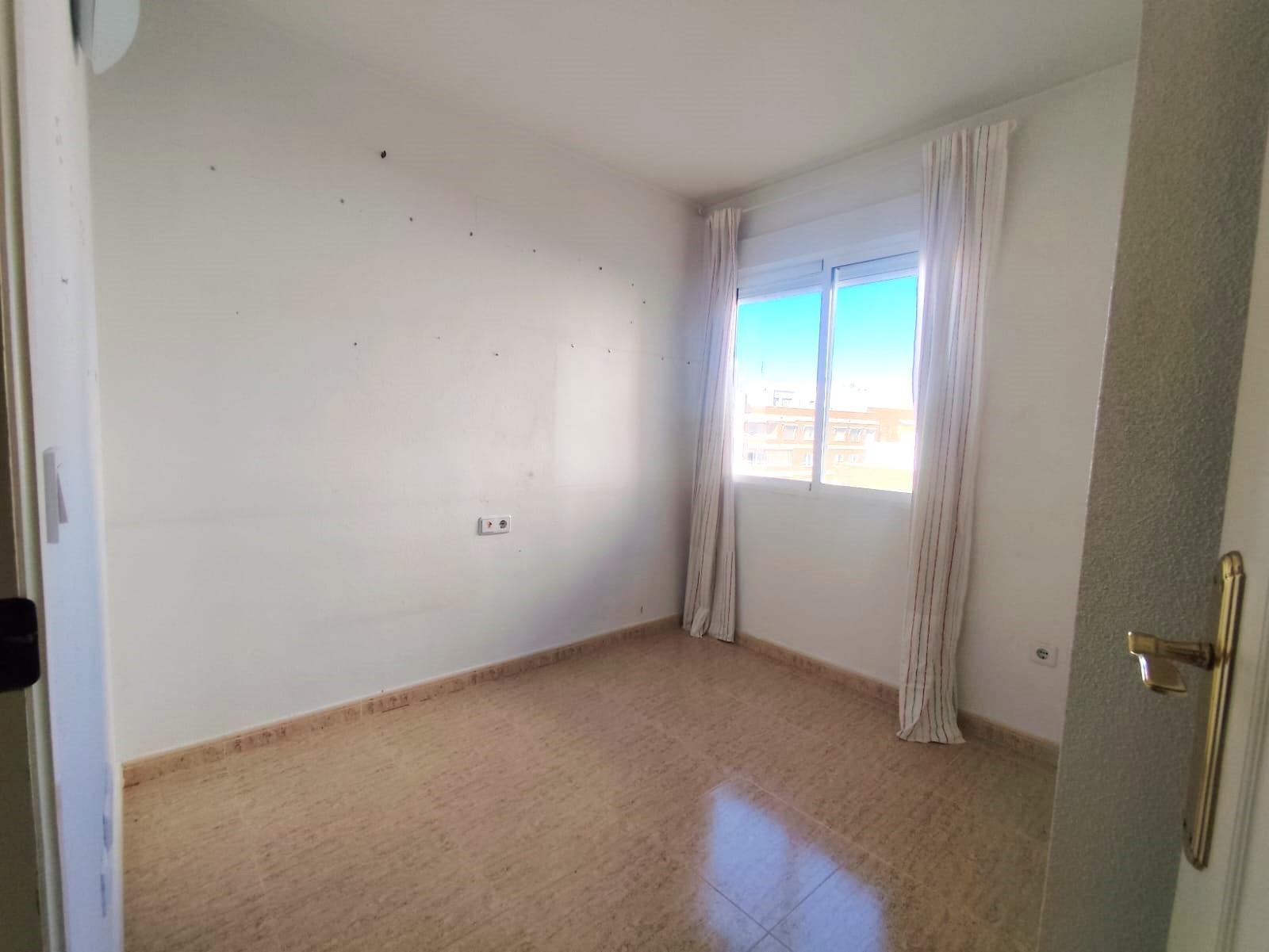 For sale - 2 Bedroom 1 Bathroom Apartment in Torrevieja - Centro  - Alicante