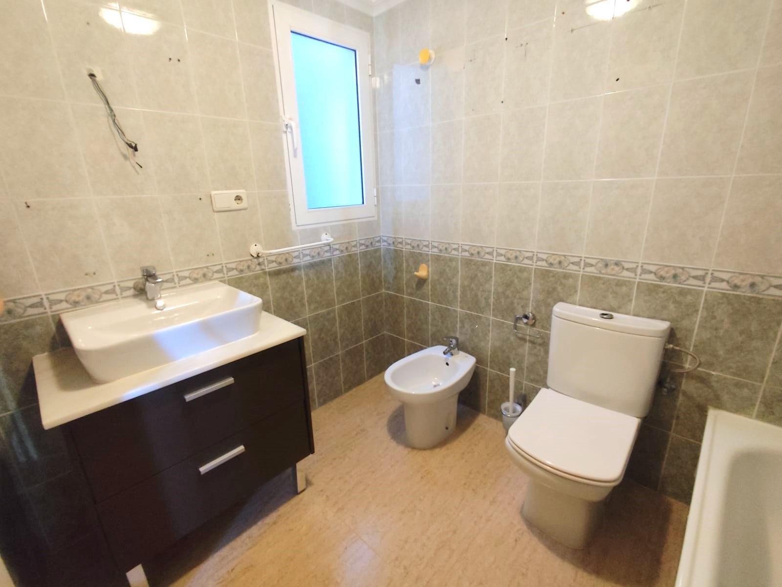 For sale - 2 Bedroom 1 Bathroom Apartment in Torrevieja - Centro  - Alicante
