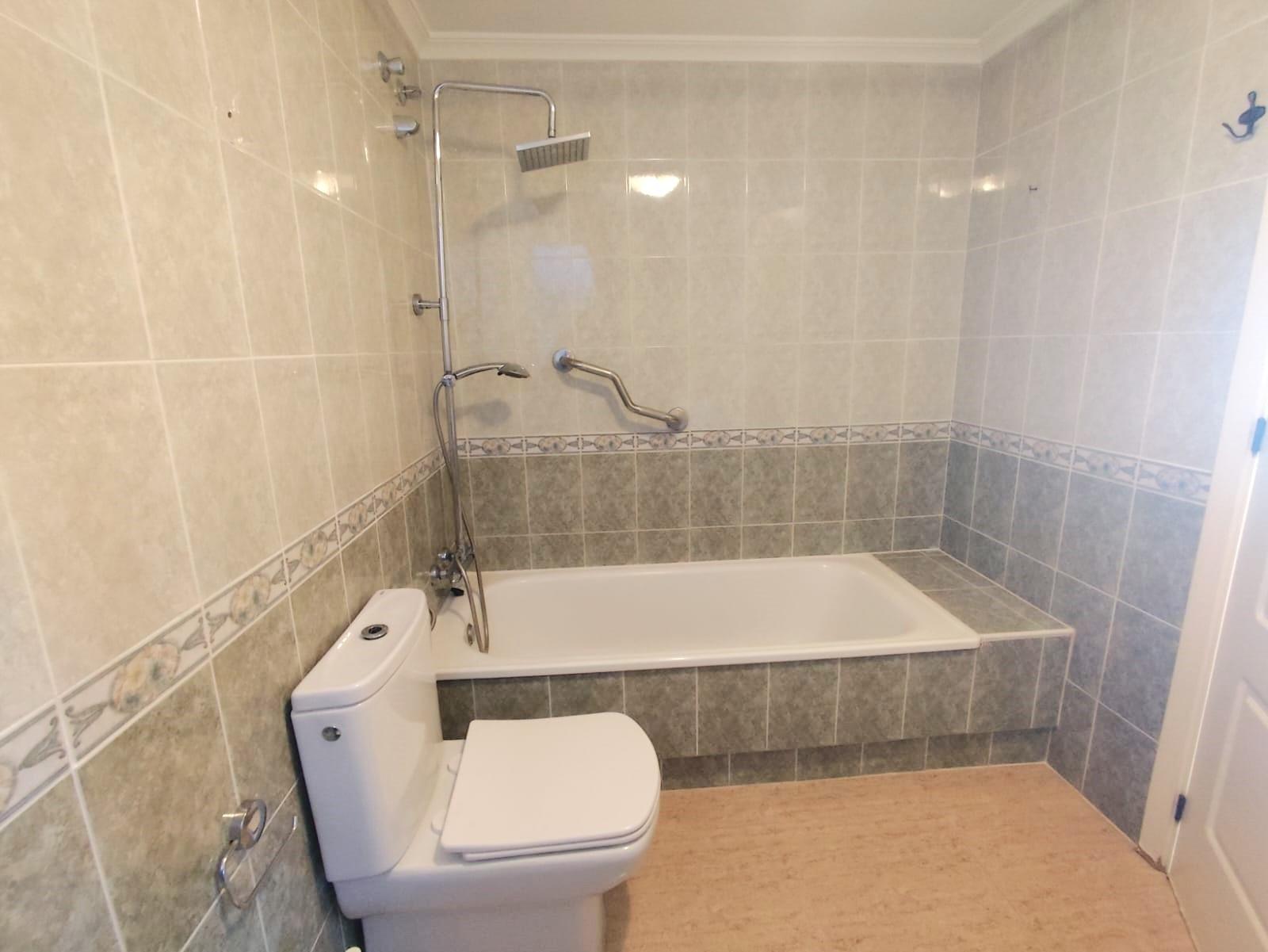 For sale - 2 Bedroom 1 Bathroom Apartment in Torrevieja - Centro  - Alicante