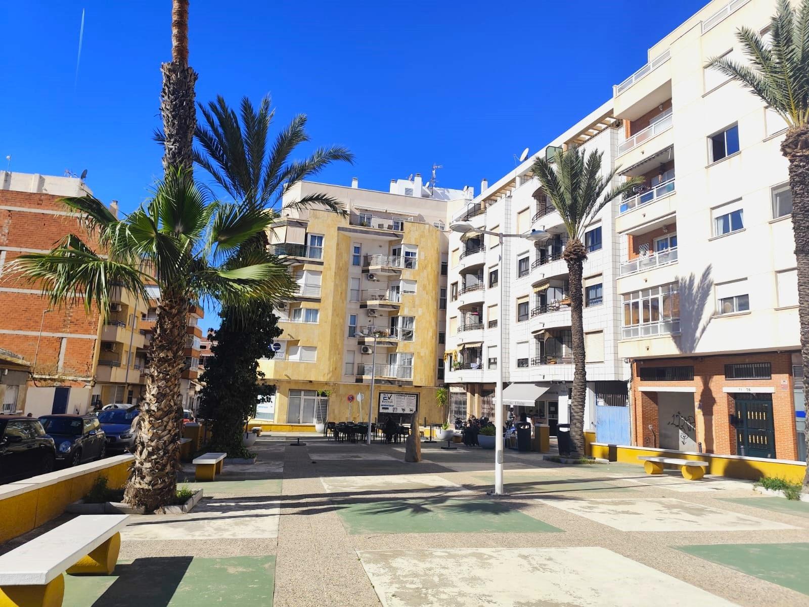 For sale - 2 Bedroom 1 Bathroom Apartment in Torrevieja - Centro  - Alicante