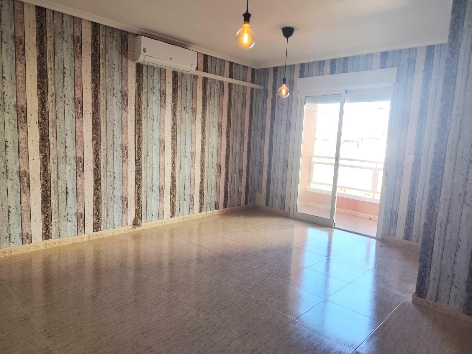 For sale - 2 Bedroom 1 Bathroom Apartment in Torrevieja - Centro  - Alicante
