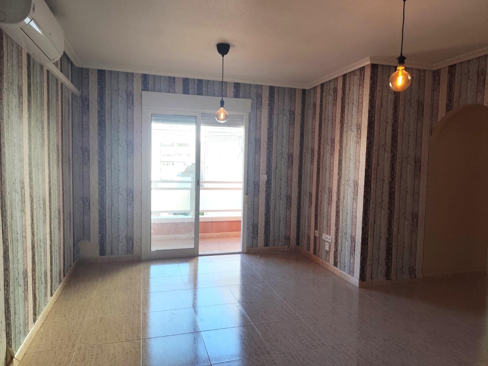 For sale - 2 Bedroom 1 Bathroom Apartment in Torrevieja - Centro  - Alicante