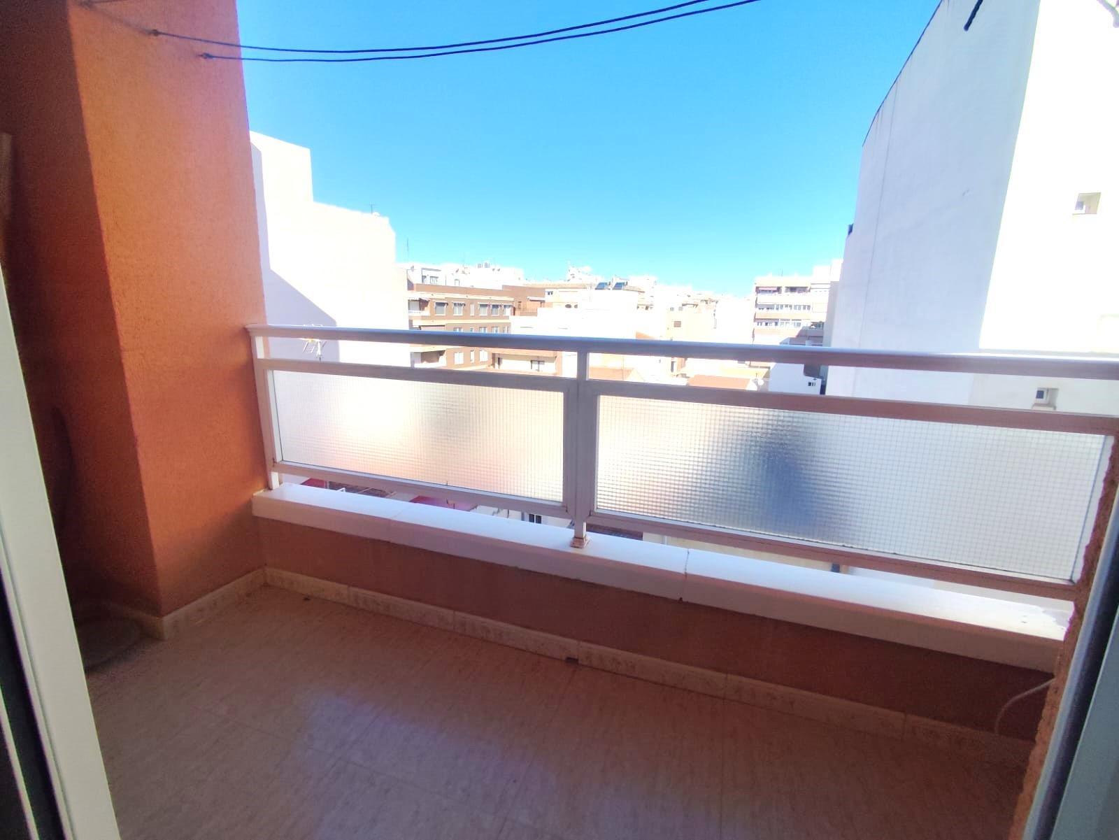 For sale - 2 Bedroom 1 Bathroom Apartment in Torrevieja - Centro  - Alicante