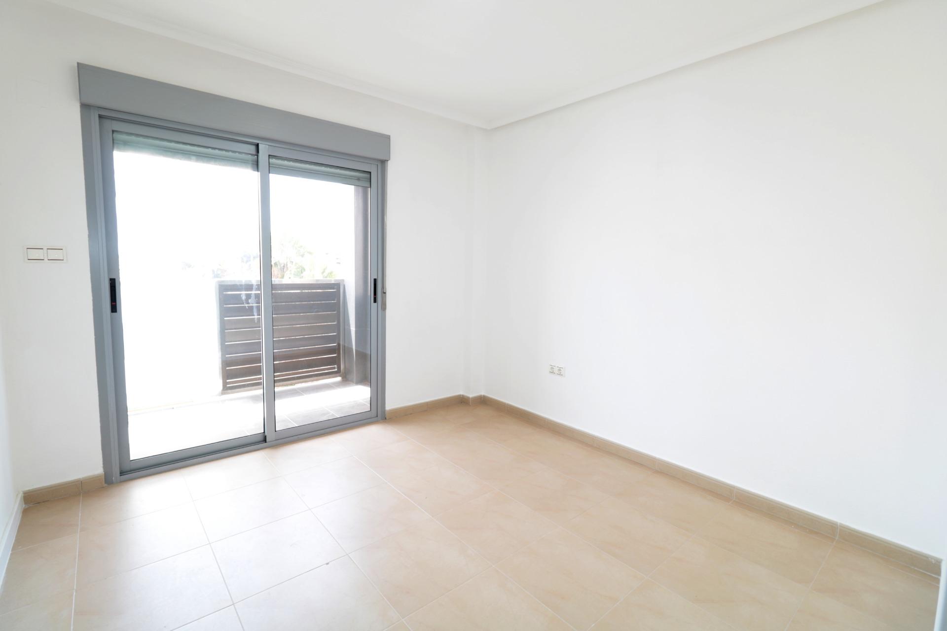 For sale - 4 Bedroom 2 Bathroom Apartment in Torrevieja - Acequion  - Alicante