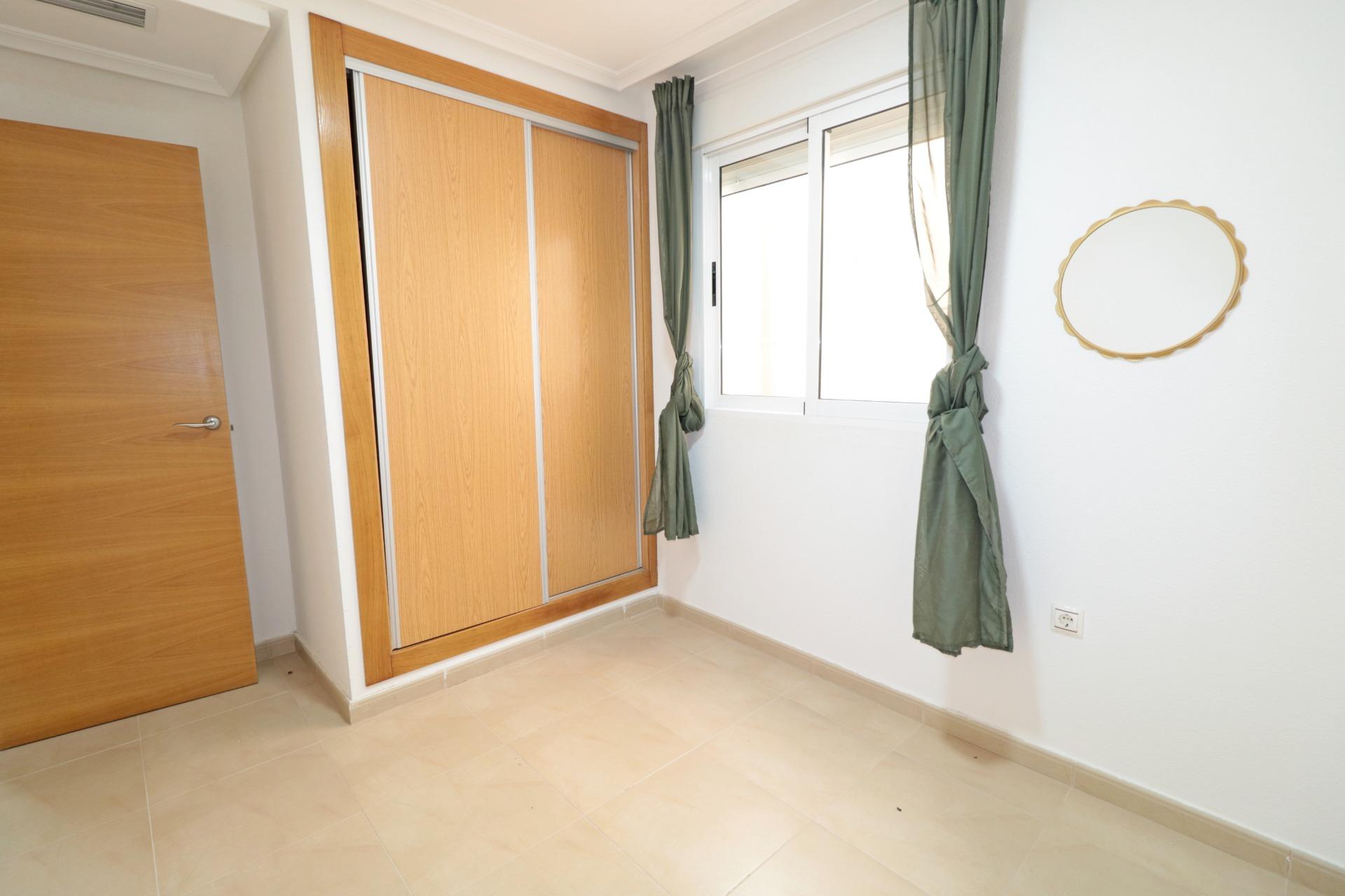 For sale - 4 Bedroom 2 Bathroom Apartment in Torrevieja - Acequion  - Alicante