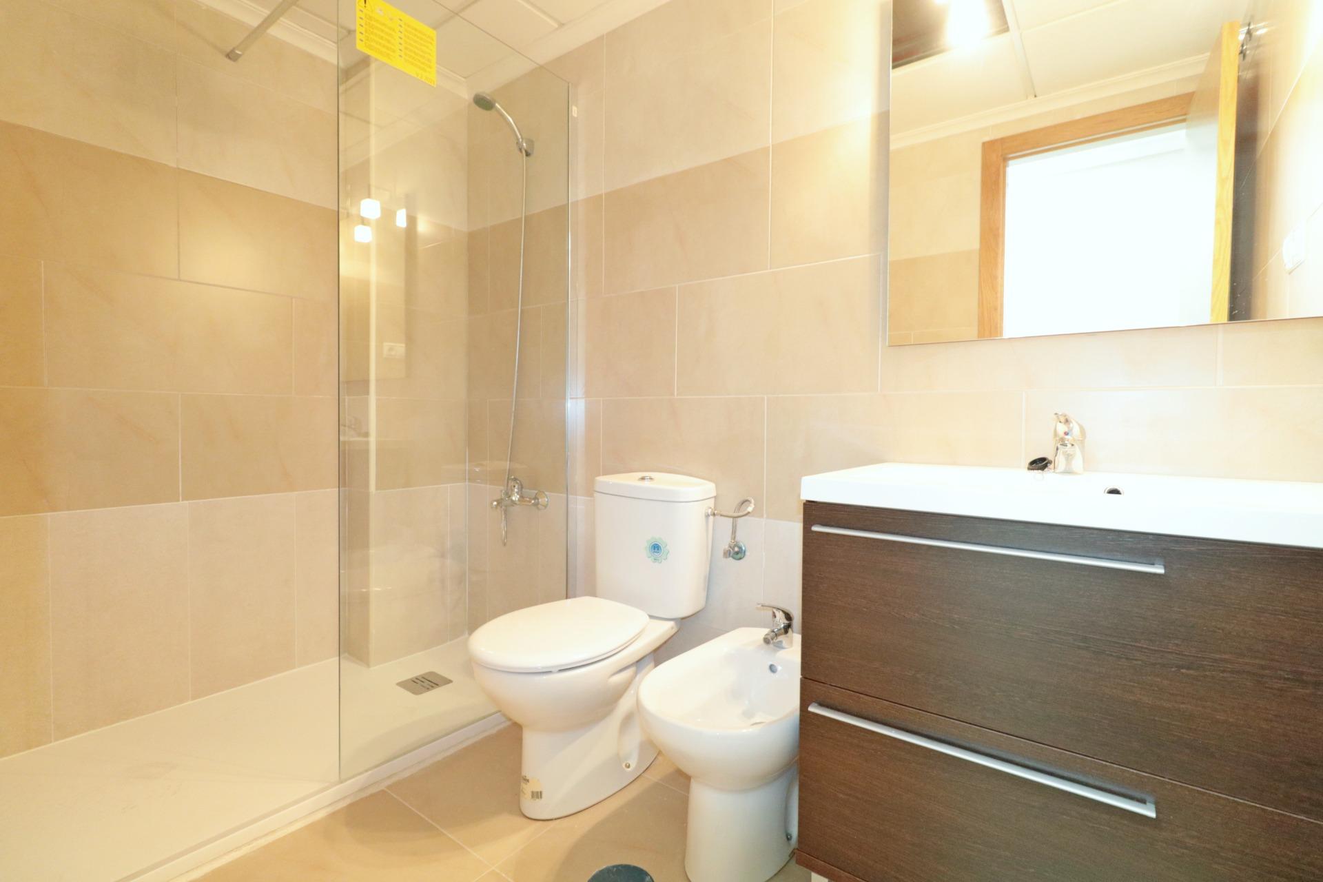 For sale - 4 Bedroom 2 Bathroom Apartment in Torrevieja - Acequion  - Alicante