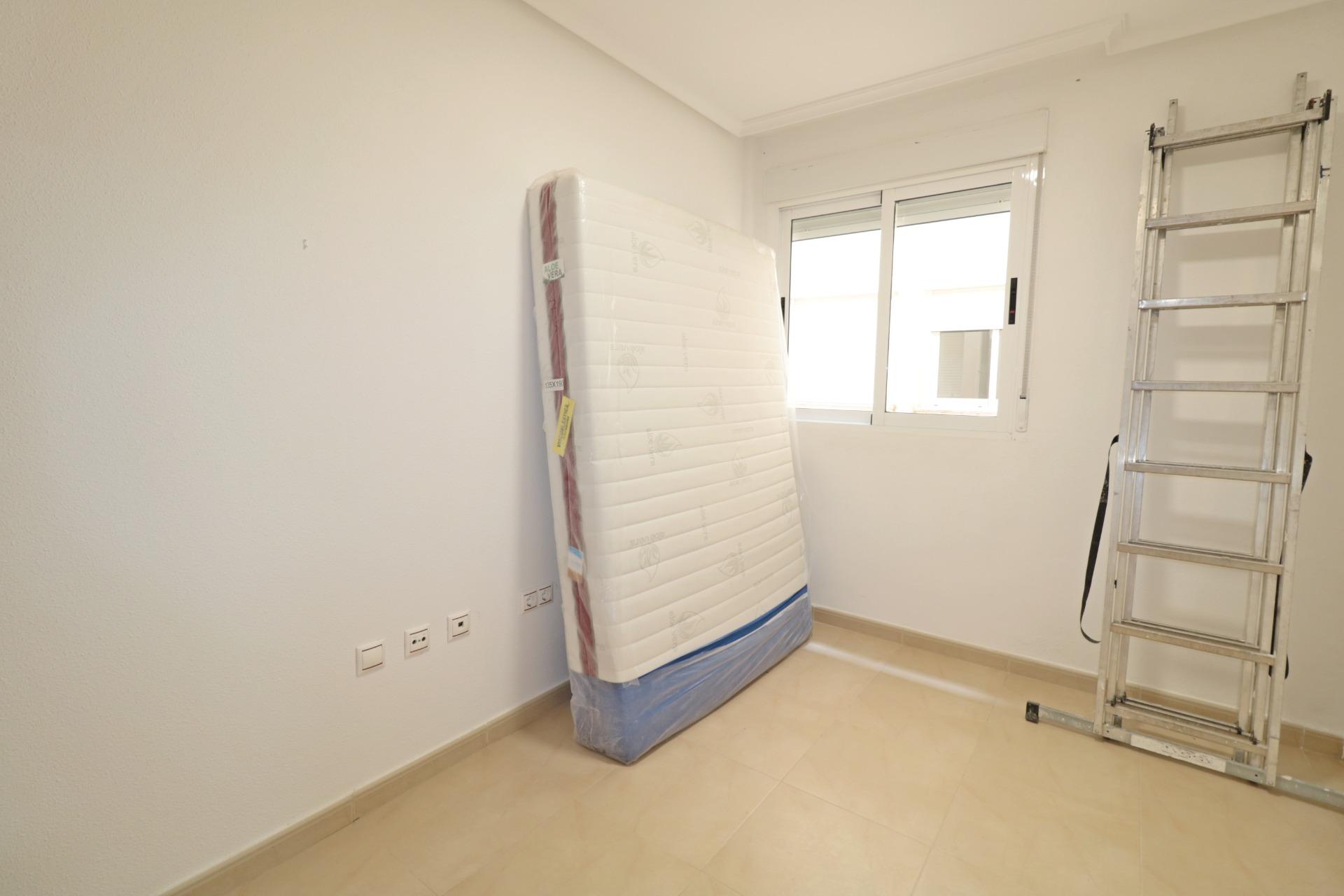 For sale - 4 Bedroom 2 Bathroom Apartment in Torrevieja - Acequion  - Alicante