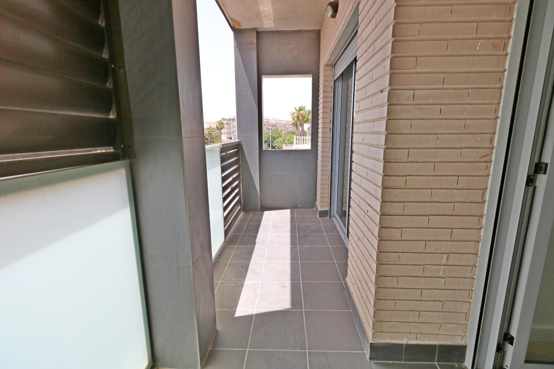 For sale - 4 Bedroom 2 Bathroom Apartment in Torrevieja - Acequion  - Alicante