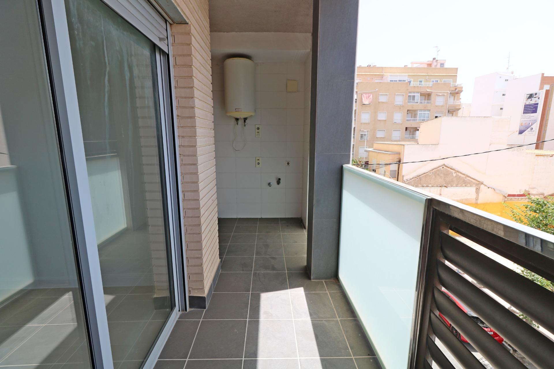 For sale - 4 Bedroom 2 Bathroom Apartment in Torrevieja - Acequion  - Alicante