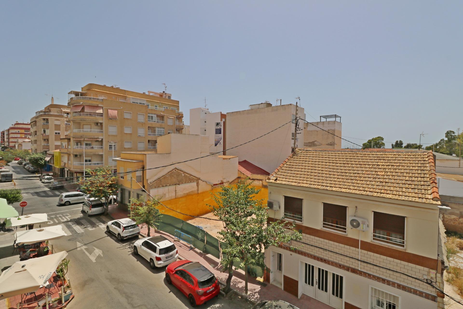 For sale - 4 Bedroom 2 Bathroom Apartment in Torrevieja - Acequion  - Alicante