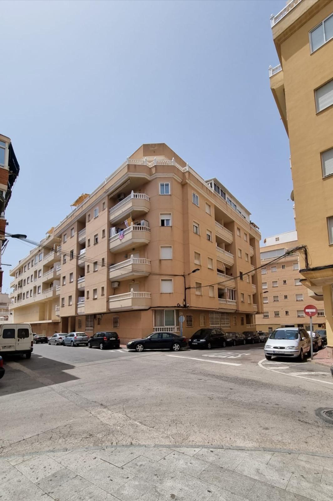 For sale - 2 Bedroom 1 Bathroom Apartment in Torrevieja - Torrevieja  - Alicante