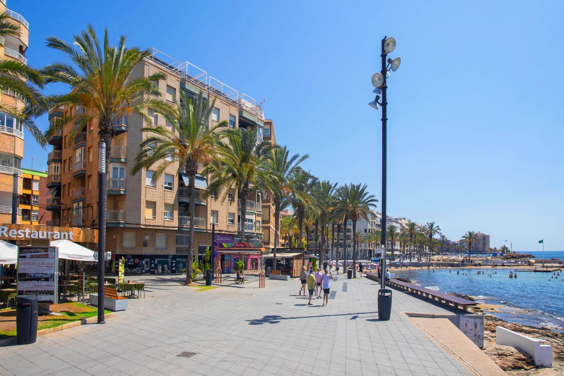 For sale - 3 Bedroom 2 Bathroom Penthouse in Torrevieja - Playa Del Cura  - Alicante