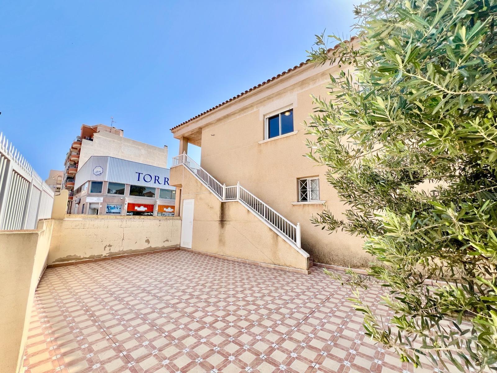 For sale - 2 Bedroom 1 Bathroom Bungalow in Torrevieja - Centro  - Alicante