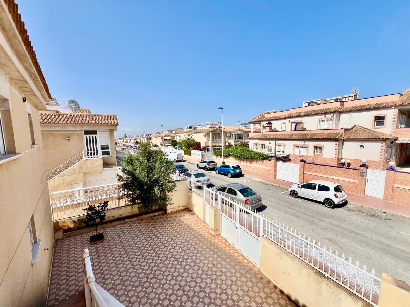 For sale - 2 Bedroom 1 Bathroom Bungalow in Torrevieja - Centro  - Alicante