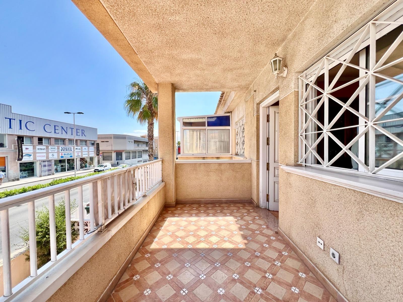 For sale - 2 Bedroom 1 Bathroom Bungalow in Torrevieja - Centro  - Alicante