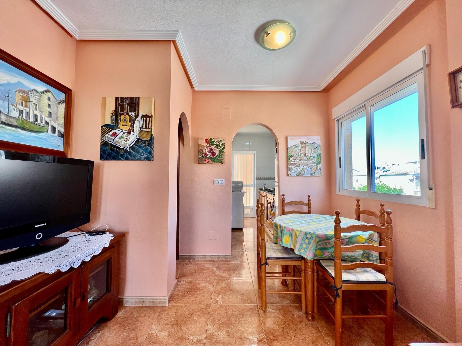 For sale - 2 Bedroom 1 Bathroom Bungalow in Torrevieja - Centro  - Alicante