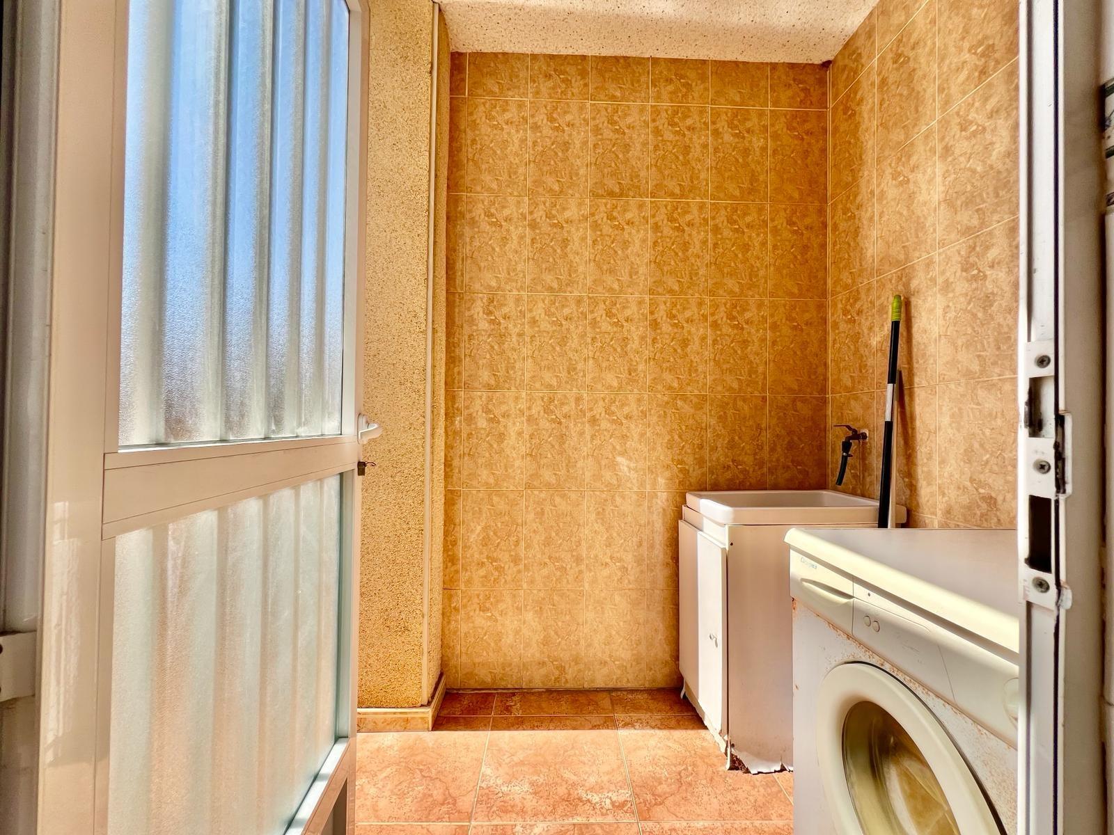 For sale - 2 Bedroom 1 Bathroom Bungalow in Torrevieja - Centro  - Alicante