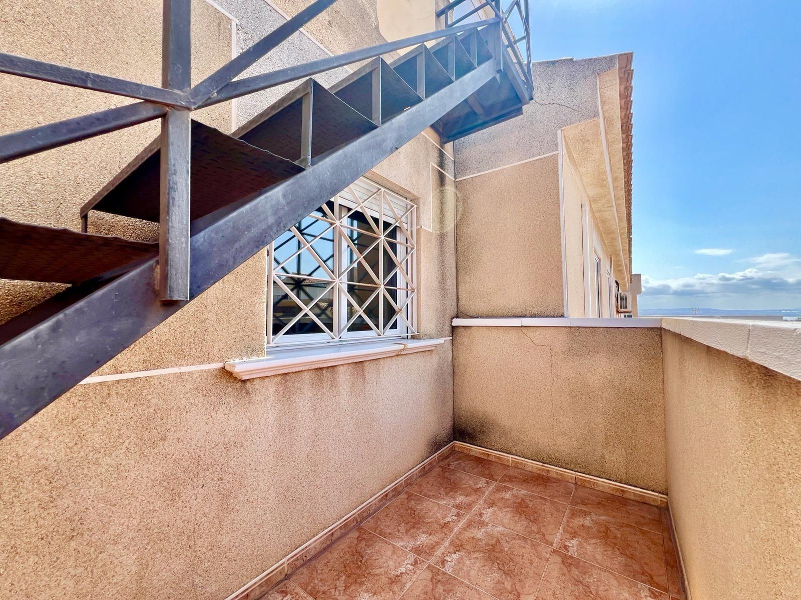 For sale - 2 Bedroom 1 Bathroom Bungalow in Torrevieja - Centro  - Alicante