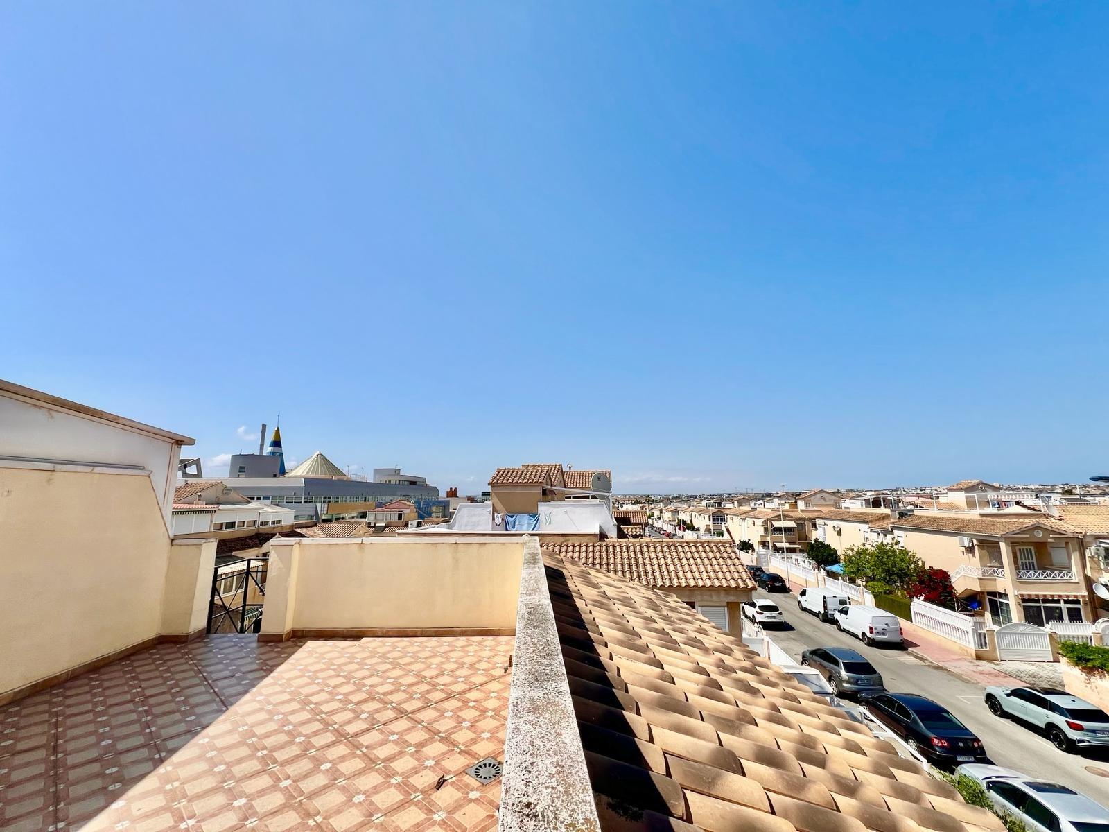 For sale - 2 Bedroom 1 Bathroom Bungalow in Torrevieja - Centro  - Alicante