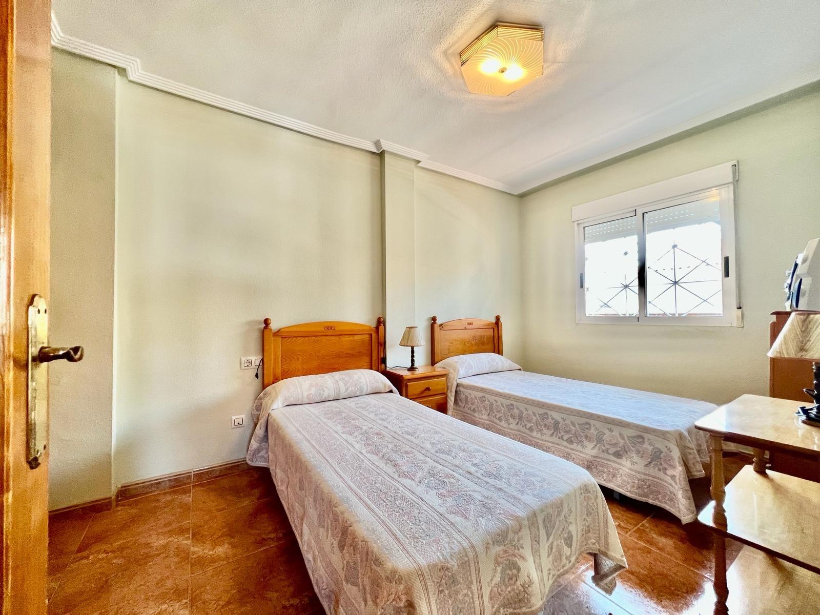 For sale - 2 Bedroom 1 Bathroom Bungalow in Torrevieja - Centro  - Alicante