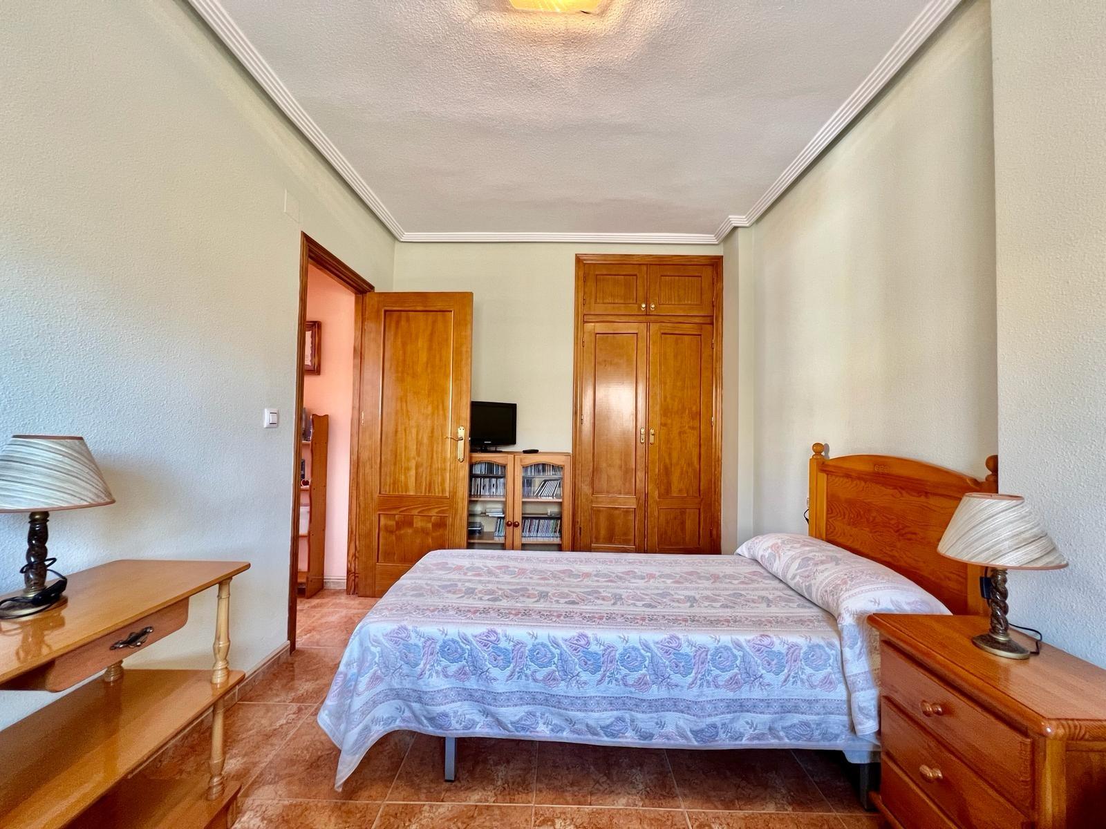 For sale - 2 Bedroom 1 Bathroom Bungalow in Torrevieja - Centro  - Alicante